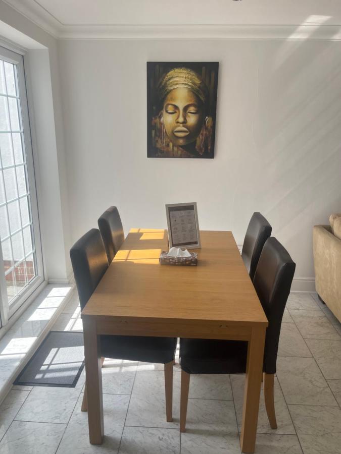 City Reach Retreat Spacious 4Bed House Startford Maryland Great Transport Links Лондон Екстериор снимка